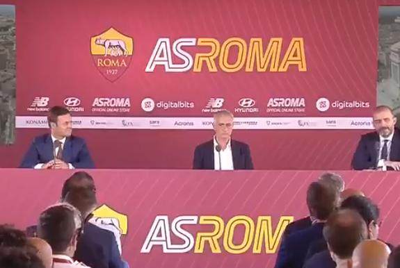 体育赛事-体坛见证穆帅上任发布会：为往事叫屈，对孔蒂暗讽